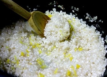 Preparazione risotto al limone