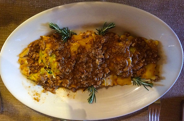 ravioli con ragù di cinta