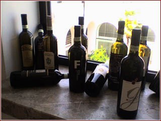 Bottiglie sul davanzale