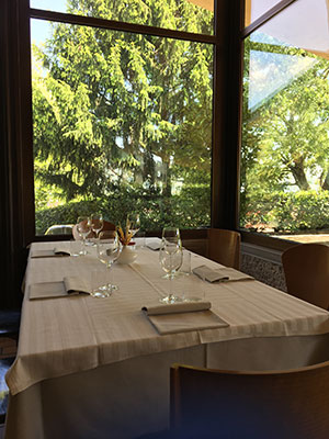 Tavolo apparecchiato