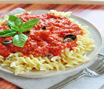 pasta con sugo crudo