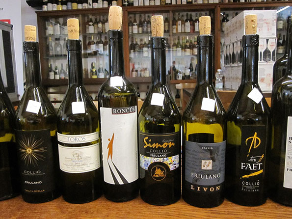 Bottiglie di Friulano in degustazione