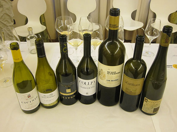Bottiglie di Ribolla in degustazione