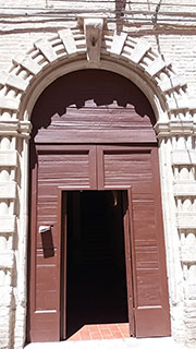 Entrata a Palazzo Baleani a Jesi