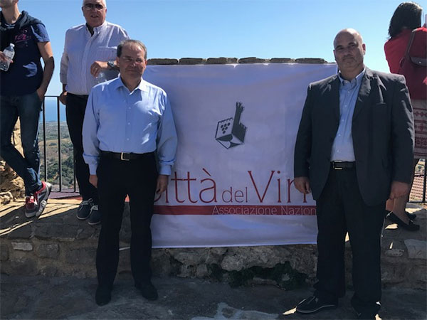 Floriano Zambon, pres. naz. Città del Vino, Francesco Paletta, sindaco di Cirò