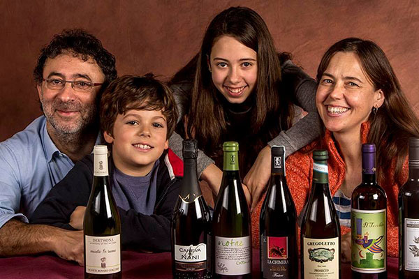 Gaetano Morella e Lisa Gilbee con i due figli