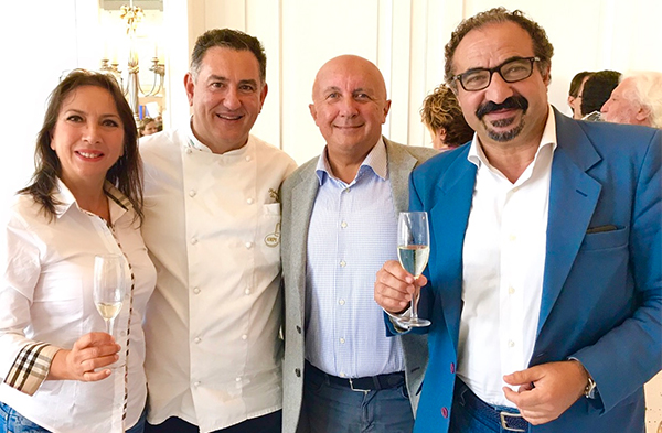 Carmen Guerriero con Sal De Riso e i giornalisti Vincenzo D'Antonio e Giuseppe Giorgio