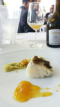 Baccalà con chutney di pomodorino giallo Giagiù e crumble di menta e limone