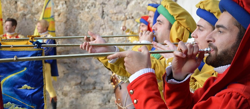 la fanfara degli sbandieratori di Cori