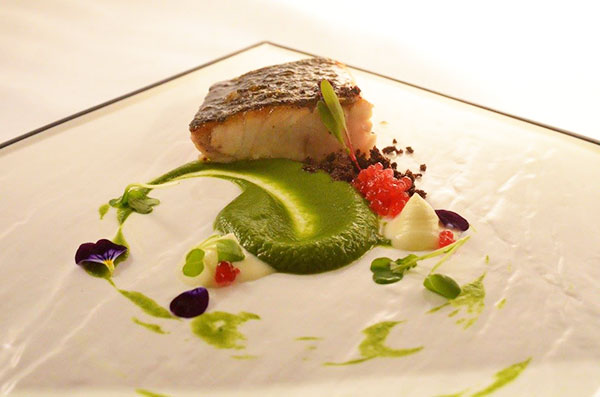 Ombrina, scarola, burrata, olive di Gaeta, caviale di melograno