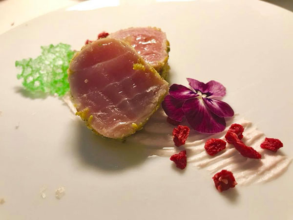 Tonno con lamponi e pistacchi