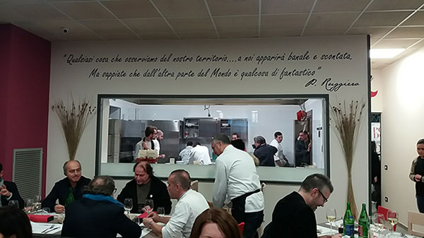 La cucina a vista di Gustarosso>