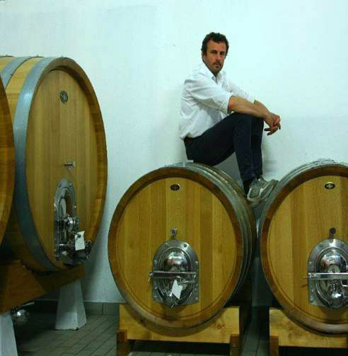 Andrea Picchioni e le sue botti di affinamento del Buttafuoco