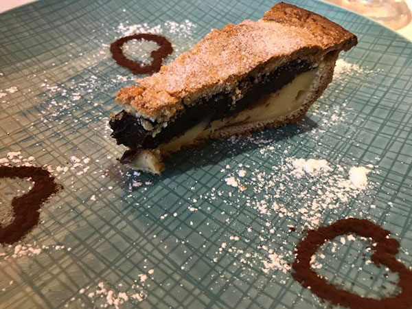 Crostata di crema gialla casalinga e cioccolato