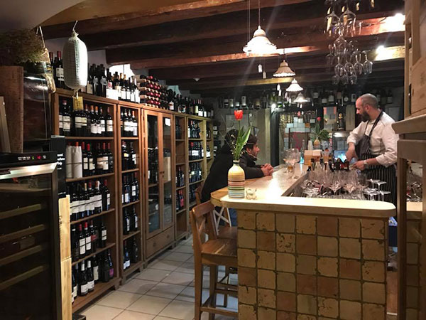 Interno locale Il Turacciolo