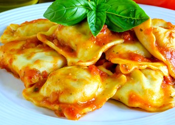 Ravioli al sugo