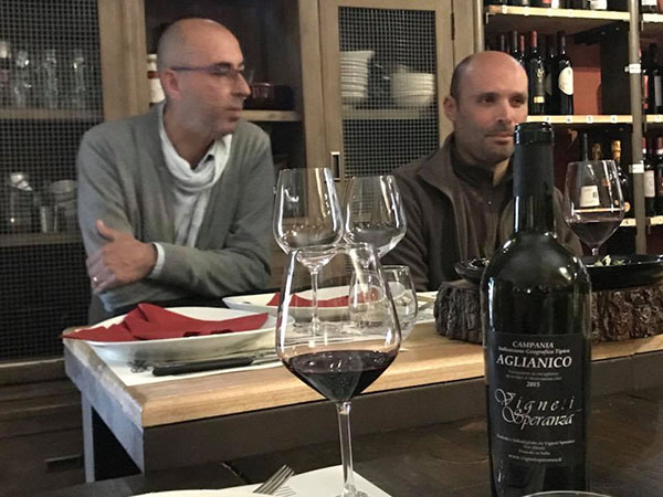 a sinistra Salvatore Speranza di Vigneti Speranza