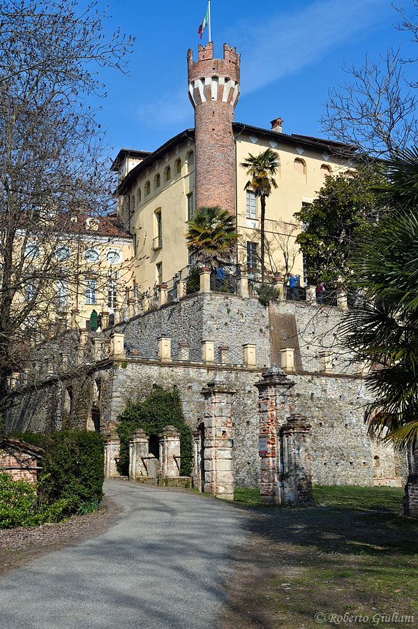 Il castello di Castellengo, sede dell'azienda Centovigne