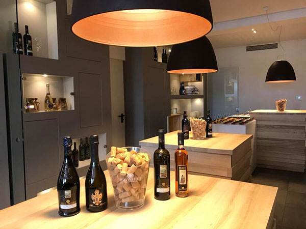 interno cantina Villa Poggiolo