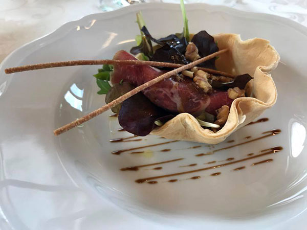 involtino di coppa di testa, salume tipico locale, con fagiolini in vinaigrette e noci