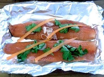 preparazione della trota al cartoccio