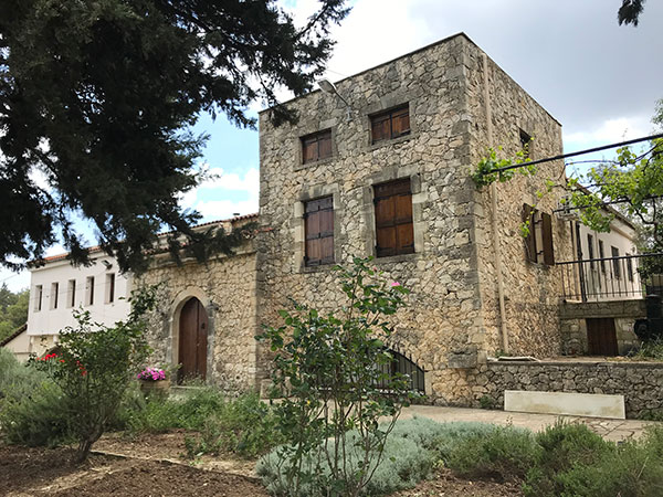 la cantina Dourakis vista dall'esterno