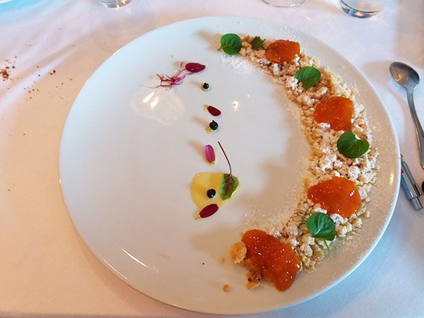 Sbrisolona scomposta con confettura di pellecchiella del Monte Somma