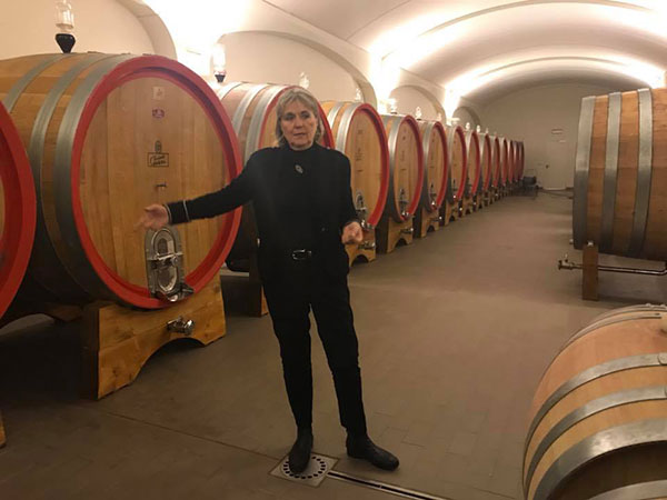Mariella Cesari nella cantina di famiglia