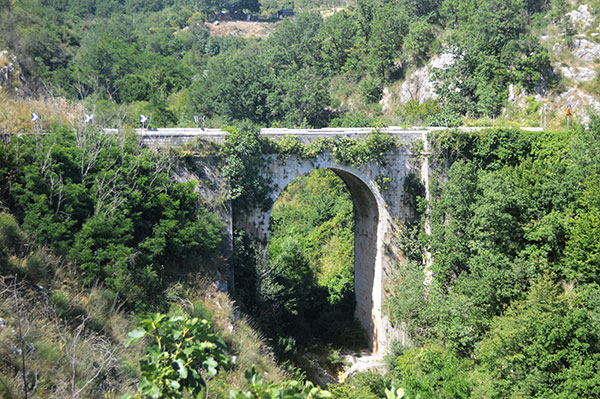 Il ponte Janara a Borgo San Lupo