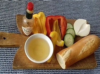 ingredienti di accompagno al gazpacho