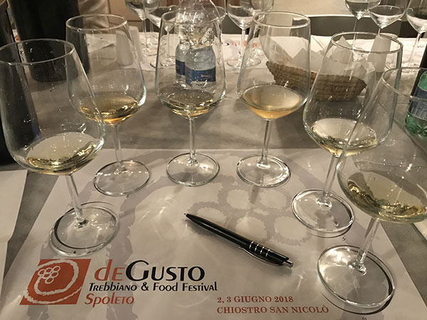 Locandina e bicchieri degustazione