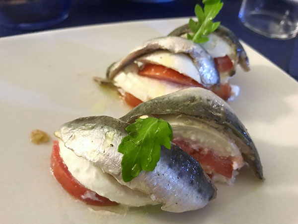 Caprese con alici fresche del ristorante Lido dei fiori