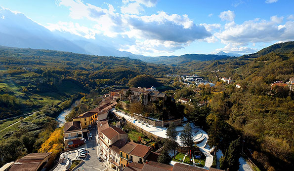 Il centro storico di Tufo