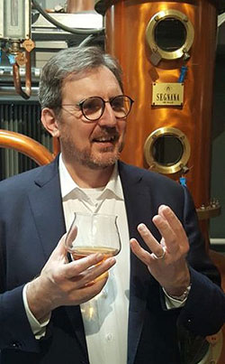 Il Presidente Mirko Scarabello illustra la sua Grappa Solera di Solera