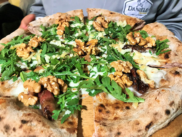 Pizza Noci e Carmasciano