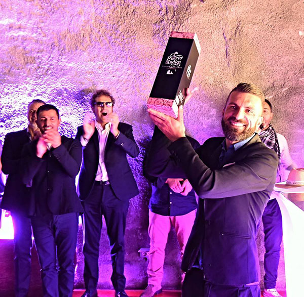 Pier Vincenzo Migliaro con il premio vinto