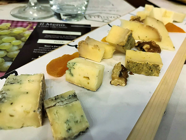 Selezione di formaggi dell'azienda Carmasciando