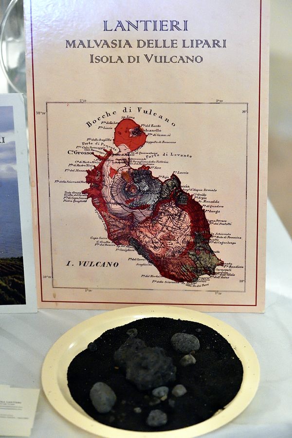 La terra vulcanica nelle vigne di Paola Lantieri