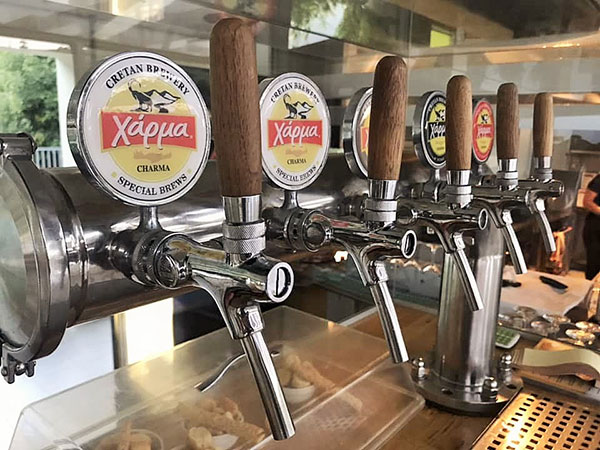 Cretan Brewery, gli spillatori