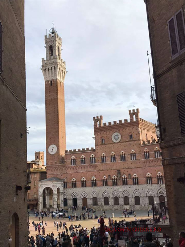 I Magazzini del sale e la Torre del Mangia a Piazza del Campo (SI)
