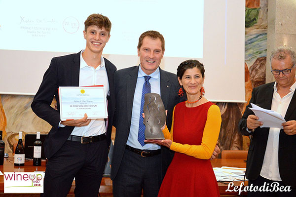 Premiazione dell'azienda De Toma per il Moscato di Scanzo