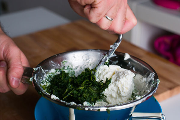 preparazione ripieno per ravioli sardi