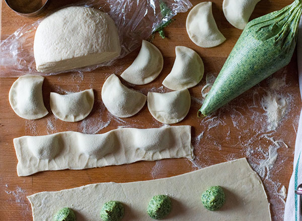 taglio dei ravioli sardi