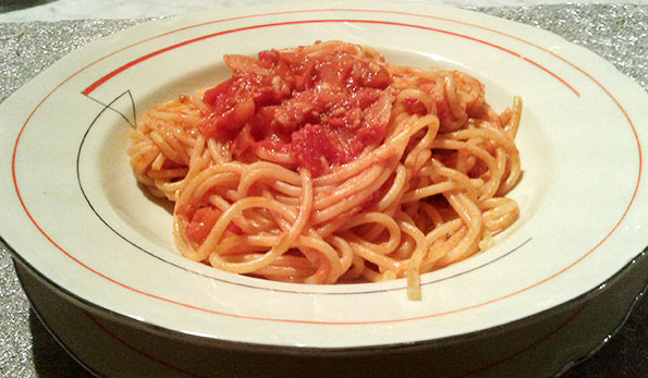 Spaghetti con tonno alla bolognese