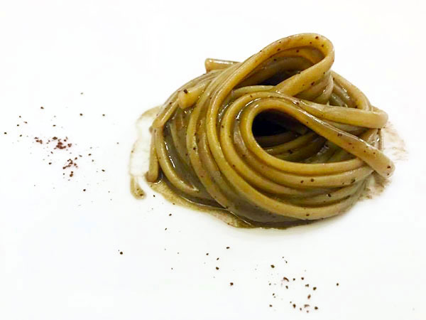 Linguine con fegato di polpo e caffè
