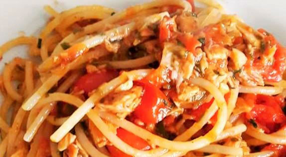 Spaghetti al ragù di pomodorini e tonno