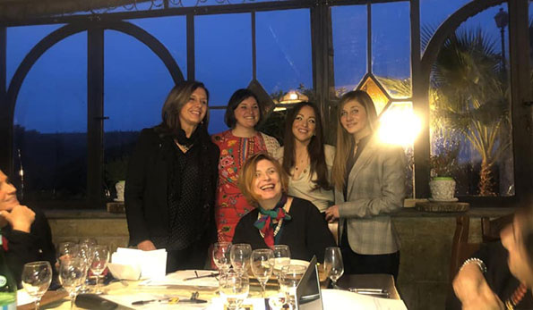 In piedi da sinistra: Lorella Di Porzio, Fosca Tortorelli, Valentina Carputo e Federica Gatto; seduta: Daniela Mastroberardino