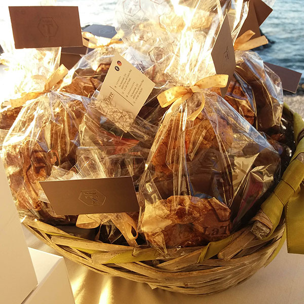 Susamielli, roccocò e mostaccioli della pasticceria La Torre di Alberto Sorrentino