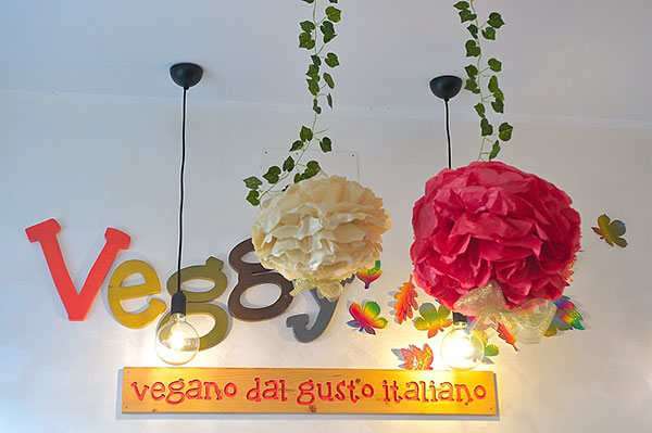 insegna interna Veggy Garden Bistrot