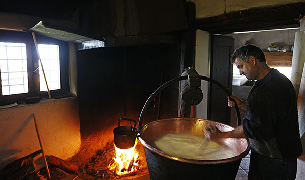 Preparazione del formaggio Silter DOP